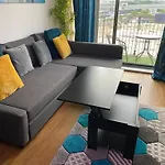 Perfect For Long Stays Business & Family Guests! Parking Stratford London Sleeps 6 Guests! Wifi & Netflix