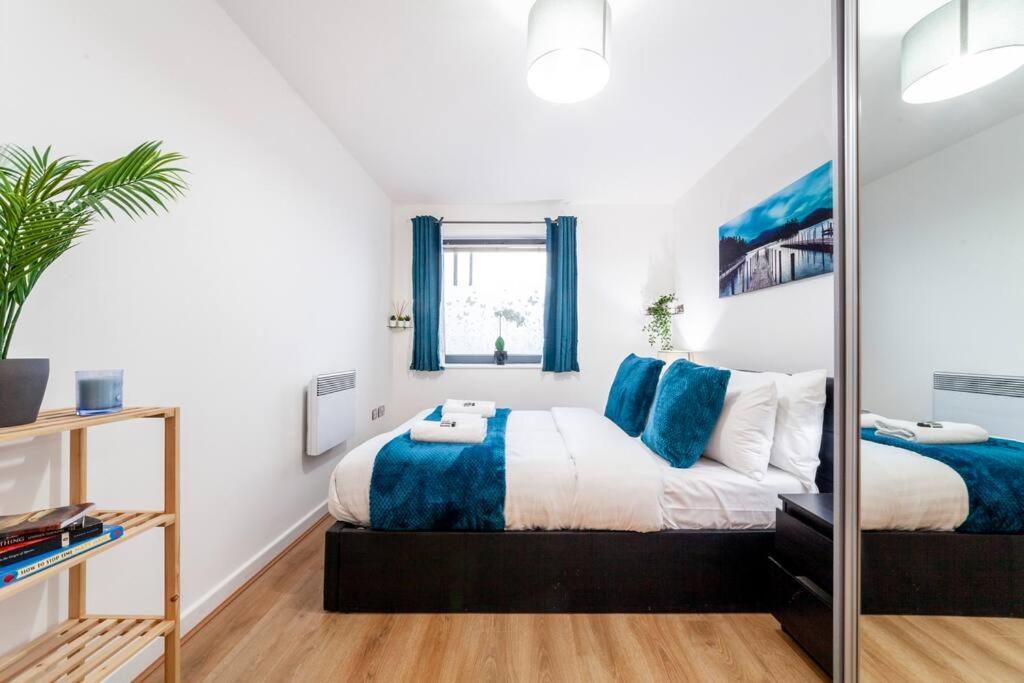Perfect For Long Business & Family Guests! Parking Stratford Sleeps 6 Guests! Wifi & Netflix *