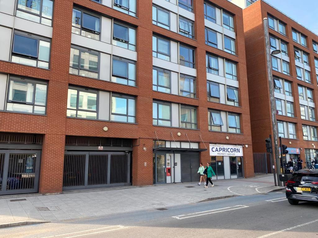 Perfect For Long Business & Family Guests! Parking Stratford Sleeps 6 Guests! Wifi & Netflix