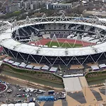 Perfect For Long Stays Business & Family Guests! Parking Stratford London Sleeps 6 Guests! Wifi & Netflix